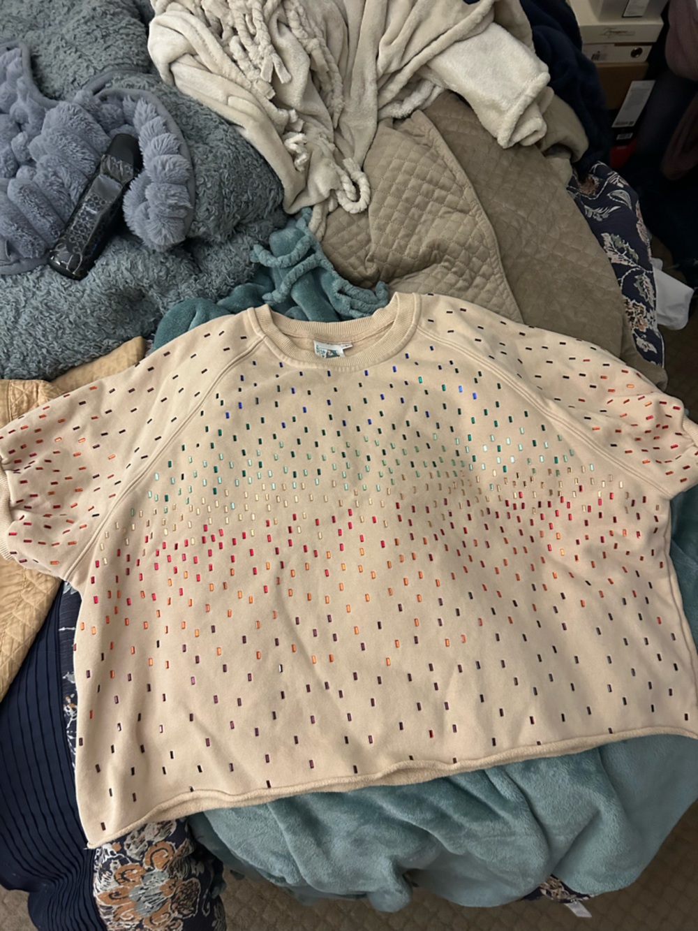 EUC Queen of Sparkles scattered rhinestone top, L